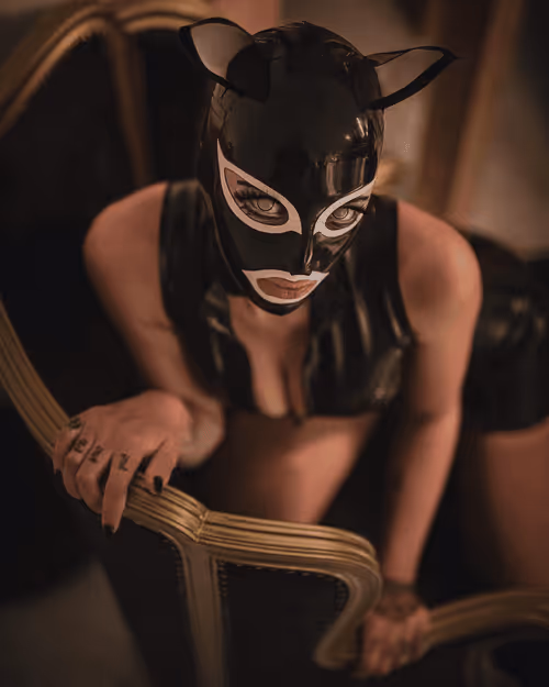 Item #45270907079150831630835126991051497487401745307980783275453893967817440493569 Media