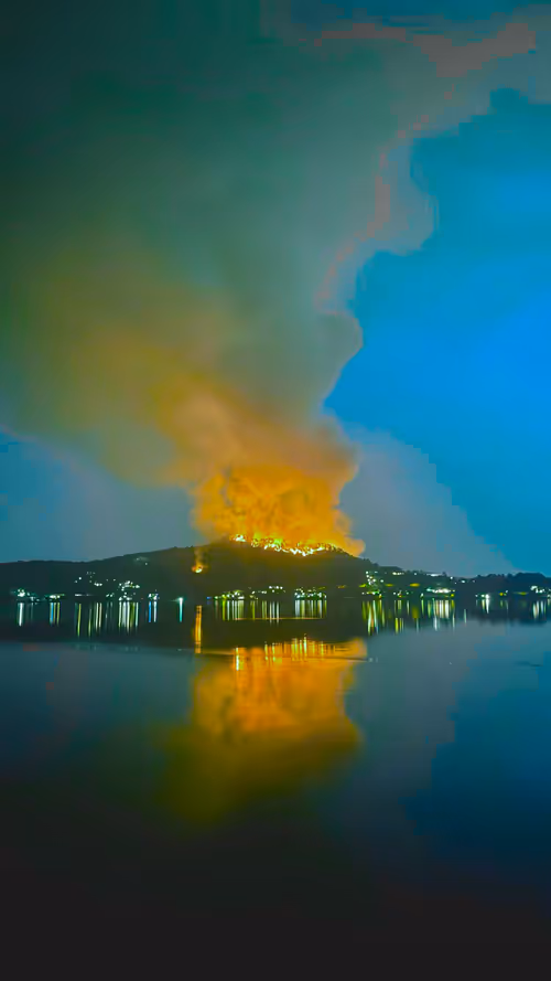 Item #96004078976660456231098230665876441579529759752438570527748304379033124077569 Media