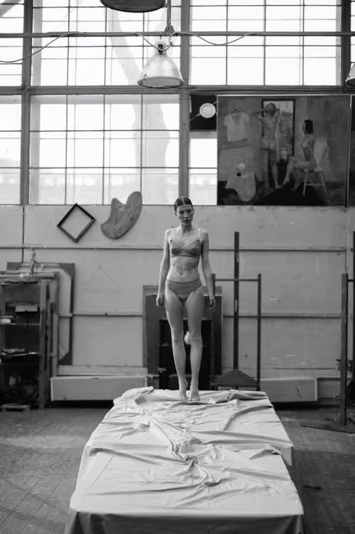 Item #76110080797063847900013459866181544009471731080577836334971527169031698120707 Media