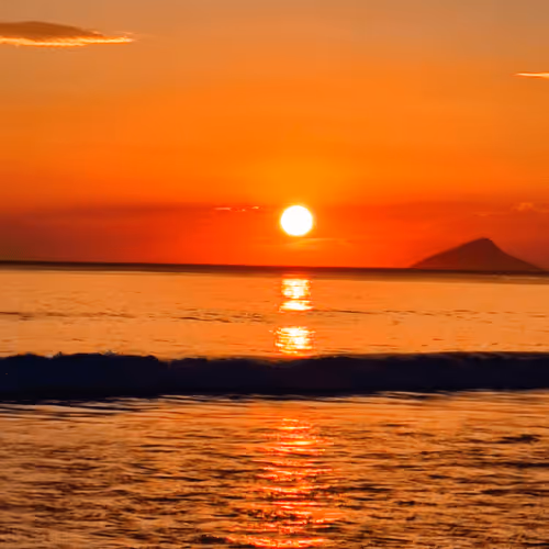 Item #76789129689388299706655966014022744743344792406865654046008114625762469871617 Media