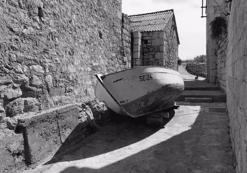 Item #44700108579651333138667542629820837396884608340507399849221760696667749744641 Media