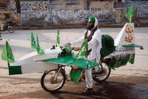 Item #73430377748437632300210939424506582758372413475857115437499436780311065657349 Media