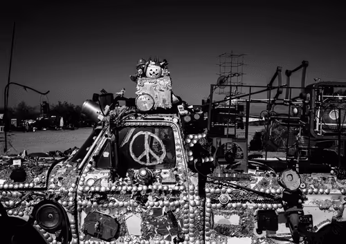 Item #12410577085583635741847651053181208342609125987671627115778380799798182674435 Media