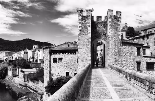 Item #92634768683461677209220064290048908531816858532891028822963257954285861732353 Media