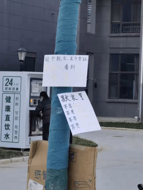 Item #93461176747039088234827245090120793672772540830640058808582334107622563643393 Media