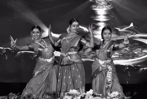 Item #109579018027133606473158902058456759875658318669045531735484408487735449354241 Media