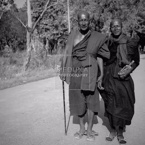 Item #112381046722962836592974674419935165827730707126809541689433939916302988607498 Media