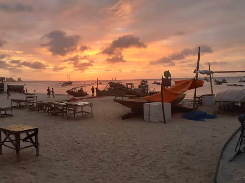 Item #34234254815072535961599382132884136117775170758724349056413657413945764347905 Media