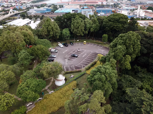 Item #42367402454926581942619760928835310535724341624545693814929607794527035195397 Media