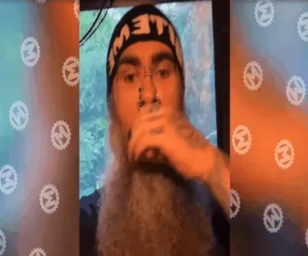 Item #67194896273253655882396672556783942427188530775333145161672738059317149696001 Media