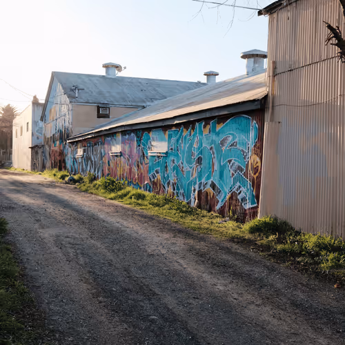 Item #63469761567061717341732170854689072472341875368113613158341509172237137084417 Media