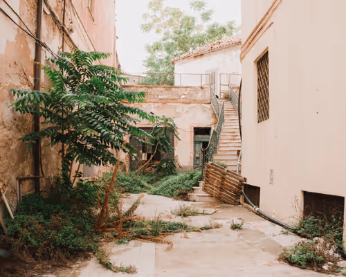 Item #38122789688901439809608562856729085960358328057221492569725414908191020417025 Media