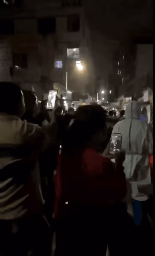 Item #93461176747039088234827245090120793672772540830640058808582334090030377598977 Media