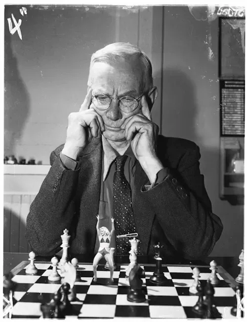 Item #17739185450677169937716918088881032469875764511497450693785463706826563388392 Media