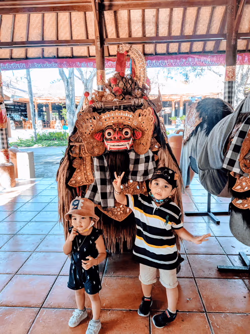 Item #51198950727353000400182026279026974017434036809871363174420400693146351042561 Media