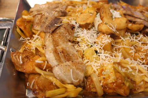 Item #76436442403238931654769079215325506734034420621269194264977366364384900677633 Media