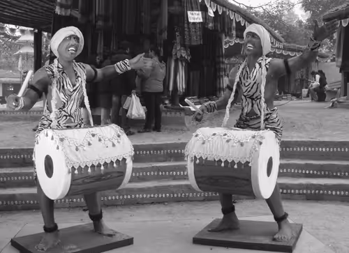 Item #109579018027133606473158902058456759875658318669045531735484408581193937715201 Media