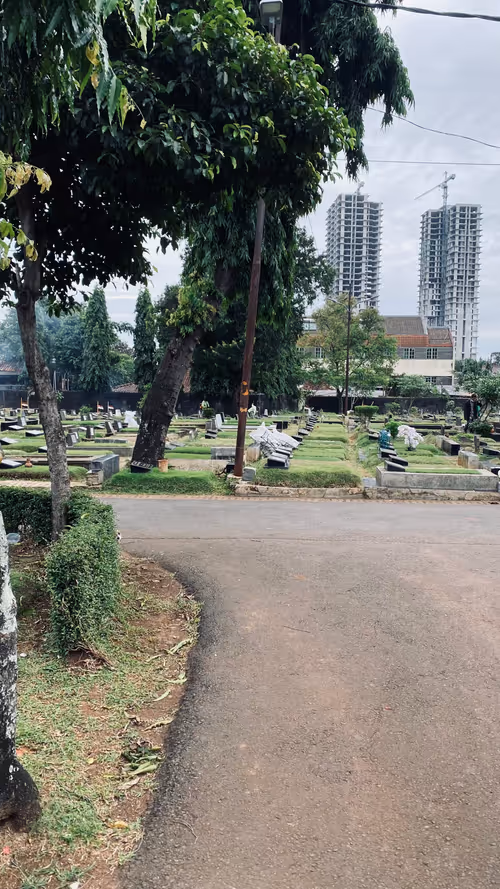 Item #67351599835119222926472791054605114312857726710672675867915900162154088628225 Media