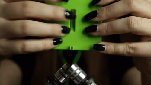 Item #43291947580418388530220176562097896641577478294017941569783936676092423700490 Media