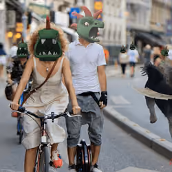 Lusia in city - a crazy world