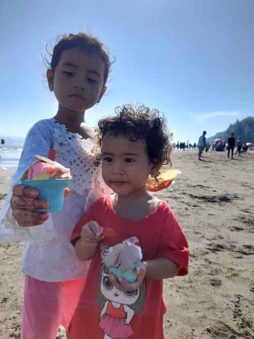 Item #67412224494391497031263646753102844366194811457315226030141610885537366802433 Media