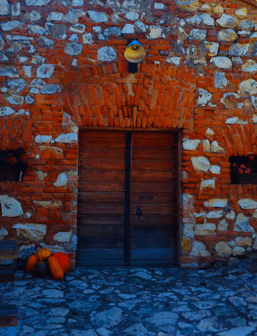 Item #23186007729053203064202564950252010176441349976529161374651306481712671752193 Media