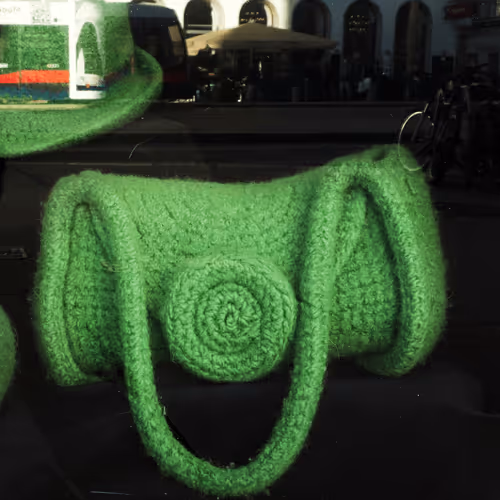 Item #43506412417015865344645373979169304999142817222430322070644856794798176075777 Media