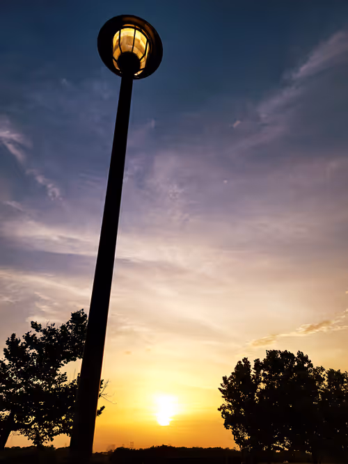 Item #107060658238608786728098093572843929630917480642819162309571408046036520796210 Media