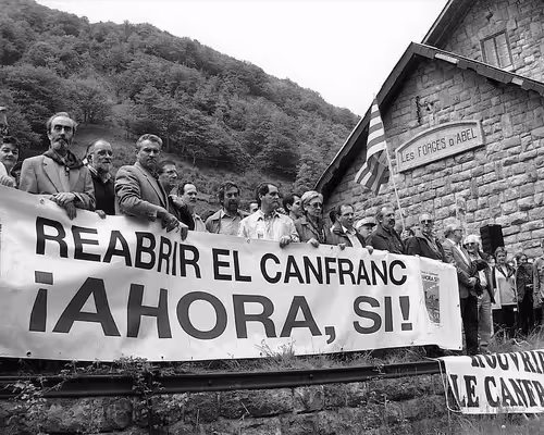 Item #61601413983432262200822046408210296549184035160504594584973518360060803153930 Media