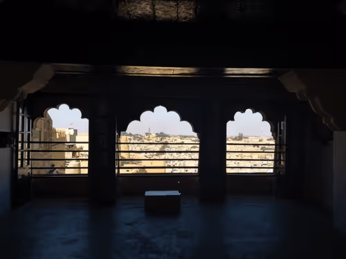 Item #28492546344238997982627040595659913257173957231691920694804582536559944794113 Media