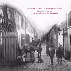 Paris XI, l'Auvergne à Paris, passage Thierré, les marchands de ferraille, 1907