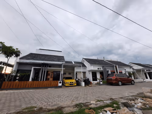 Item #114368380072475554358774345171388874313024483179363286524864187046889969942529 Media