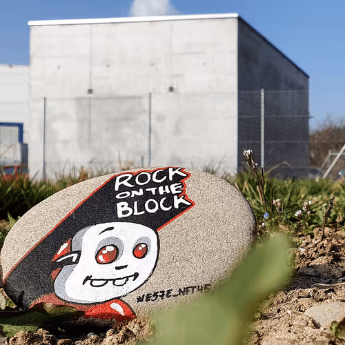 Item #76780836000871444111786607703412504968769074453506874541421732906159159902209 Media