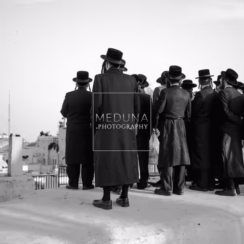 Item #112381046722962836592974674419935165827730707126809541689433939928397616513034 Media