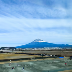 Aces and Mountain Peaks