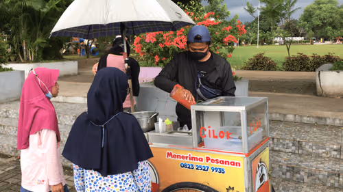 Item #95969751355456896941203976858698883451620687351810404751829047472269056540673 Media