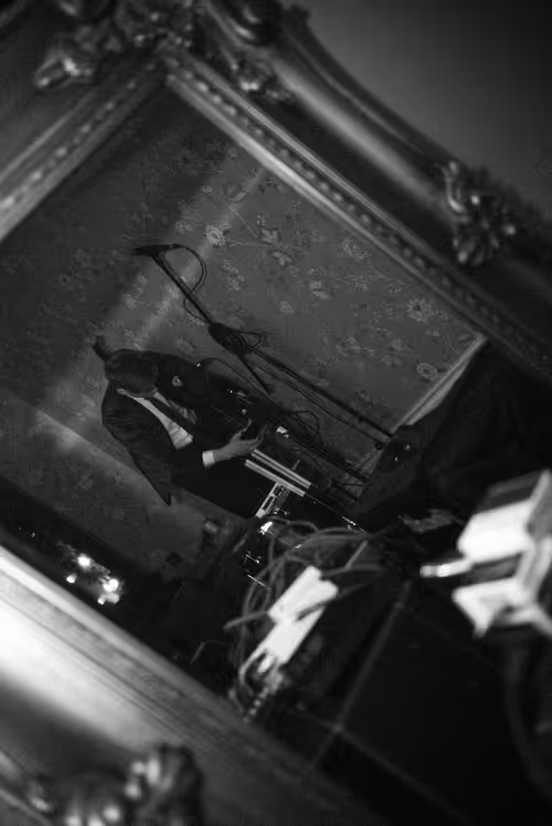 Item #11185333925042905163426302757005812310272464414991908873504317682966736142337 Media