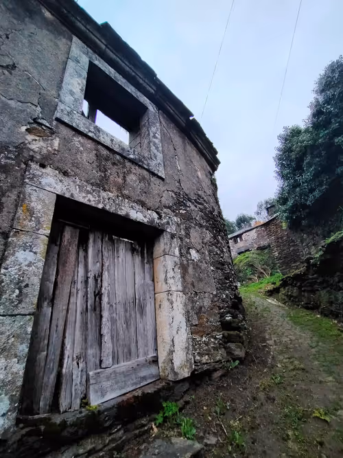 Item #43879787019181324380889121927246652484173095409087023942912875767676977283073 Media