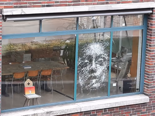 Broken Face or broken glass?