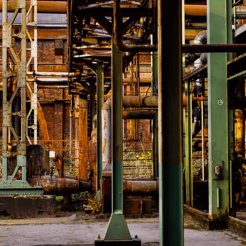 Item #45576425564904372626892608315059614446222544919153294335331944244569738051585 Media