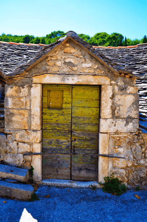 Item #23186007729053203064202564950252010176441349976529161374651306453125369430017 Media