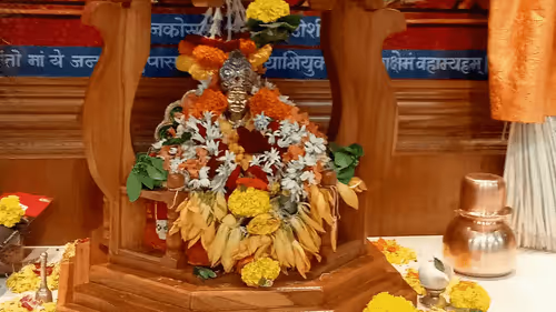 Item #39916610678052500138596211548792698776473563312308341193271399247834916061185 Media