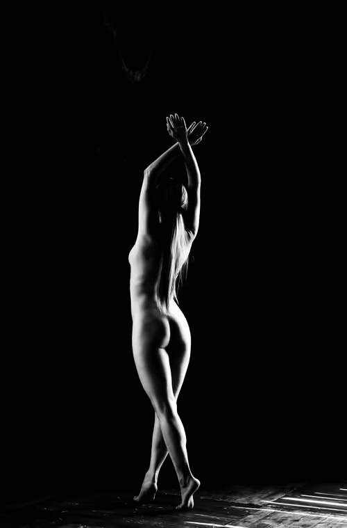 Item #17600324255155483974859458373841560495006206537746897922081710226352520560641 Media