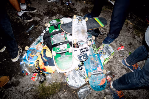 Item #12410577085583635741847651053181208342609125987671627115778380792101601280001 Media