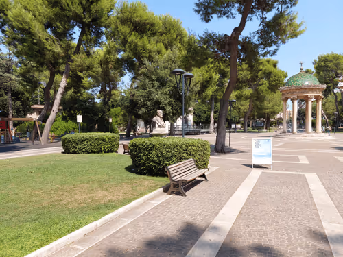 Item #43505702085321246701285015339688837487321998718285252344027785081976577327105 Media