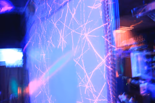 Item #25388429571187189400142896144030193801342767201083735738326485261804736872449 Media