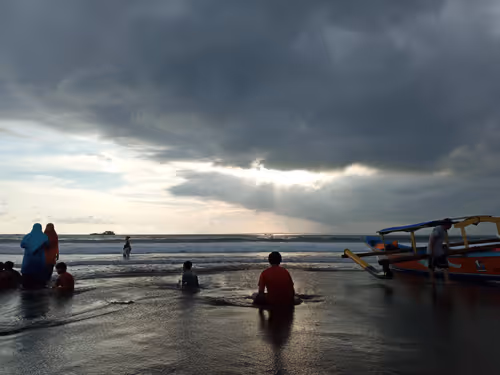 Item #68356916031059924921230192194445693761239192572255149021970435649303251779585 Media