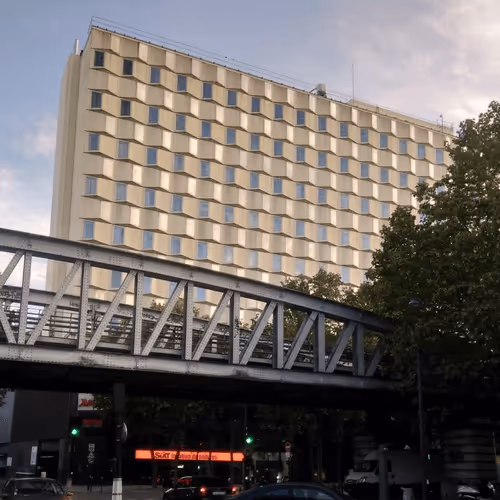 Item #96162193194051546325044257956994999535164265717747328181556126495014073139201 Media