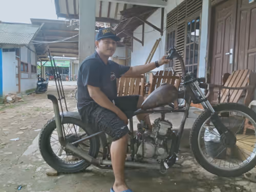 Item #13756137120634624102758332548306333771276490802952001578966436604148157775877 Media