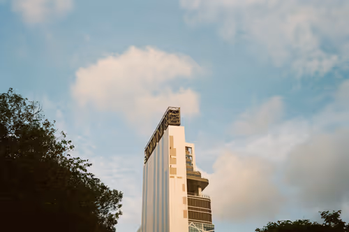 Item #25255888101002382068529850944543426464407705804600295961589146160966383173633 Media